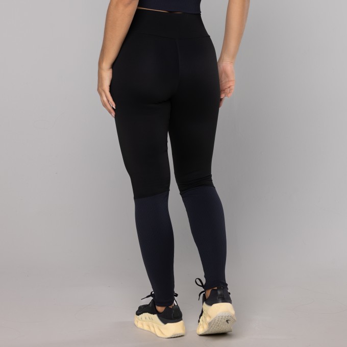 Legging Meia Perna Rib Preto